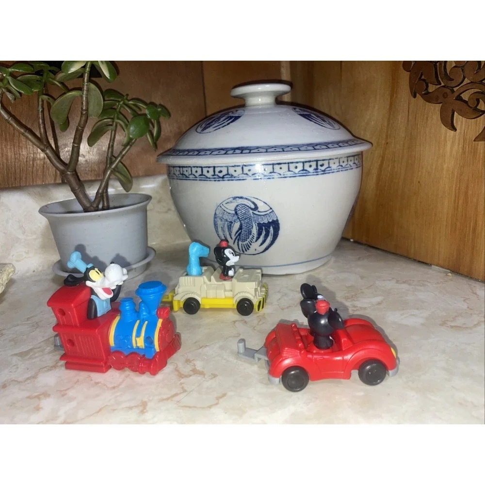 Walt Disney World Dinosaur Mission Space Runaway Railway‎ Plane Train Car Toys